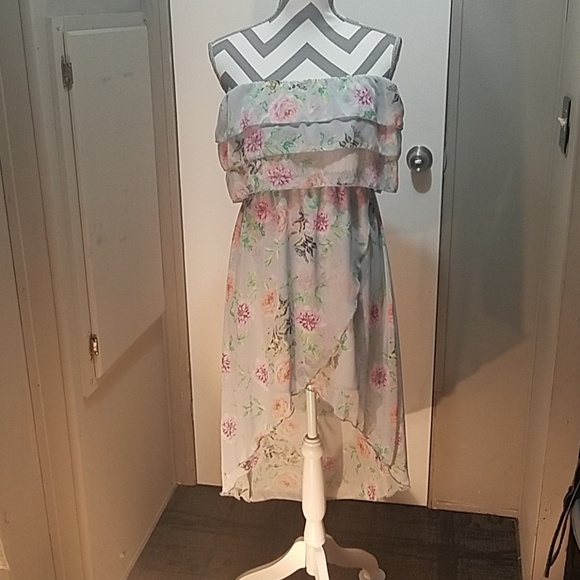 Charlotte Russe Dresses & Skirts - 🌺🌹🌼Charlotte russe floral dress🌺🌹🌼